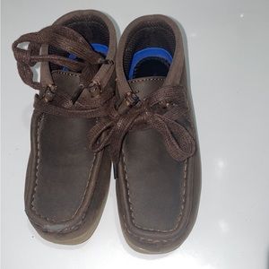 Boys shoes